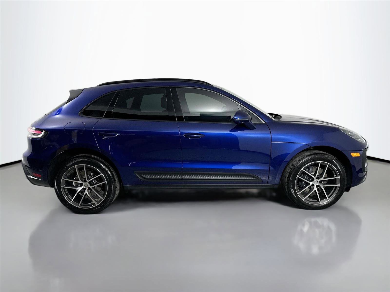 Certified 2026 Porsche Macan Turbo AWD/4WD image 8