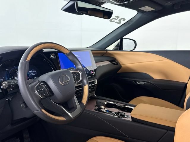 Used 2025 Lexus RX 350 Premium w/ Accessory Package (Z1) FWD image 4
