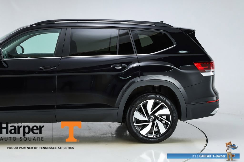 Used 2024 Volkswagen Atlas SE w/ Panoramic Sunroof Package FWD image 4