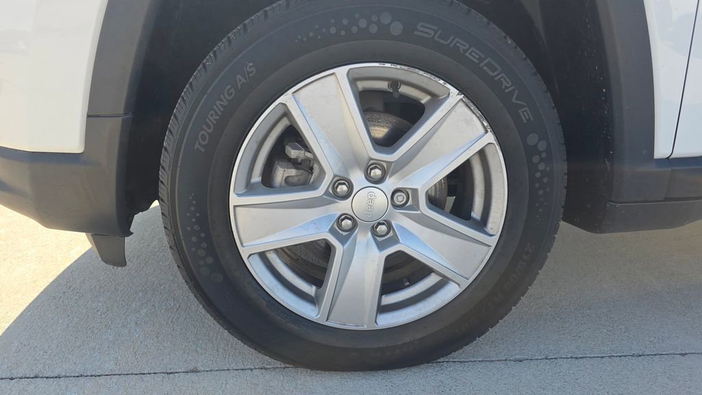 Used 2022 Jeep Compass Latitude image 10