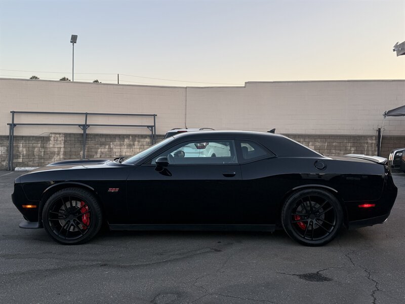 Used 2016 Dodge Challenger SRT RWD image 9