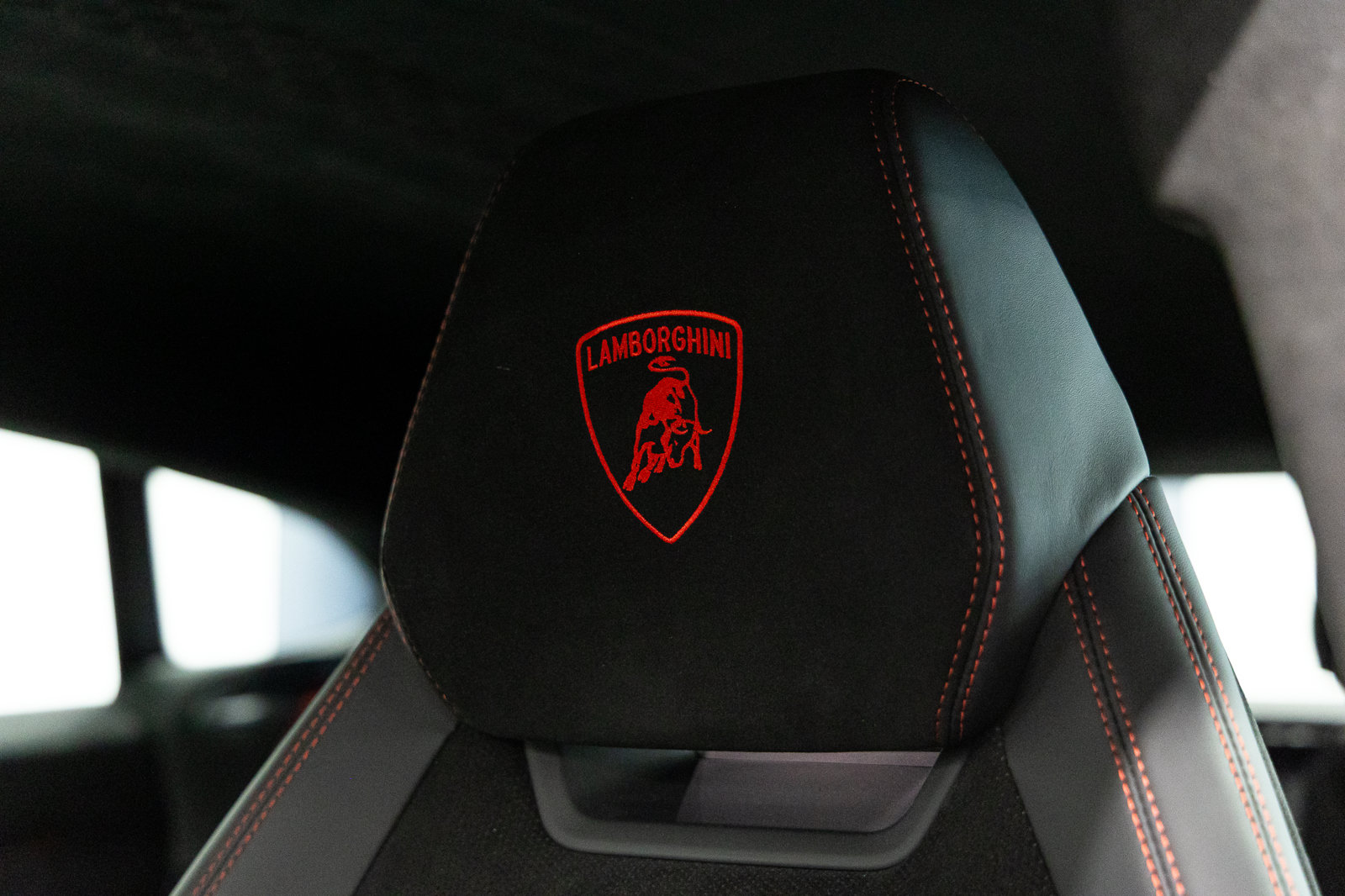 Used 2024 Lamborghini Urus Performante AWD/4WD image 39