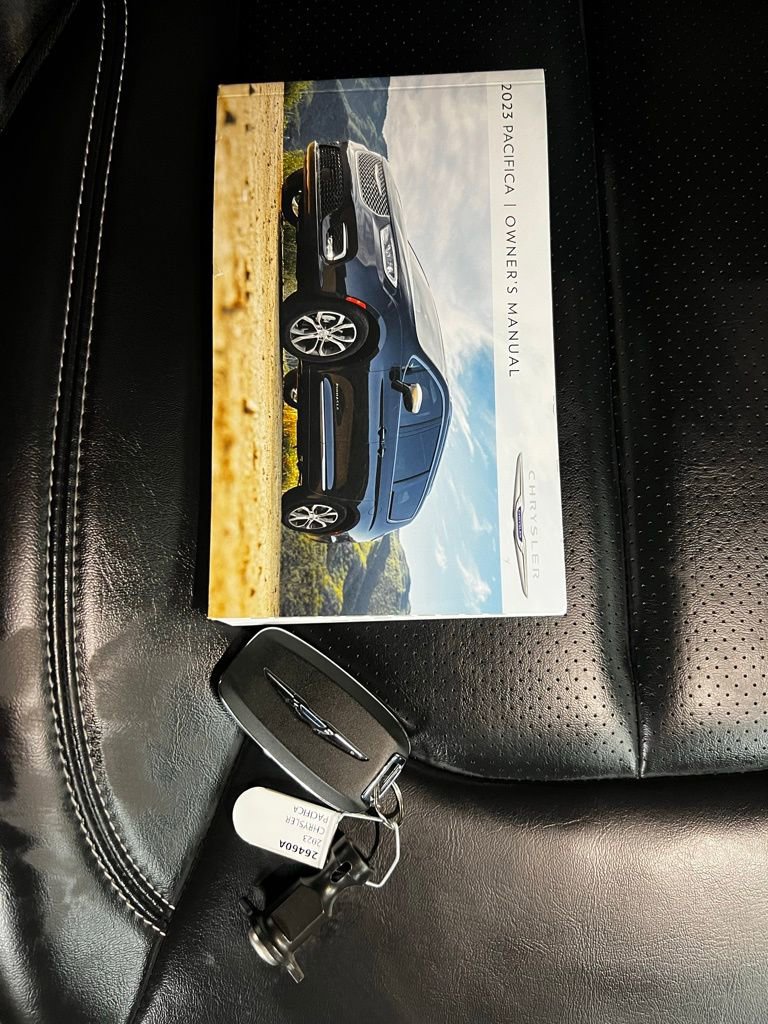 Used 2023 Chrysler Pacifica Touring-L w/ S Appearance Package image 43