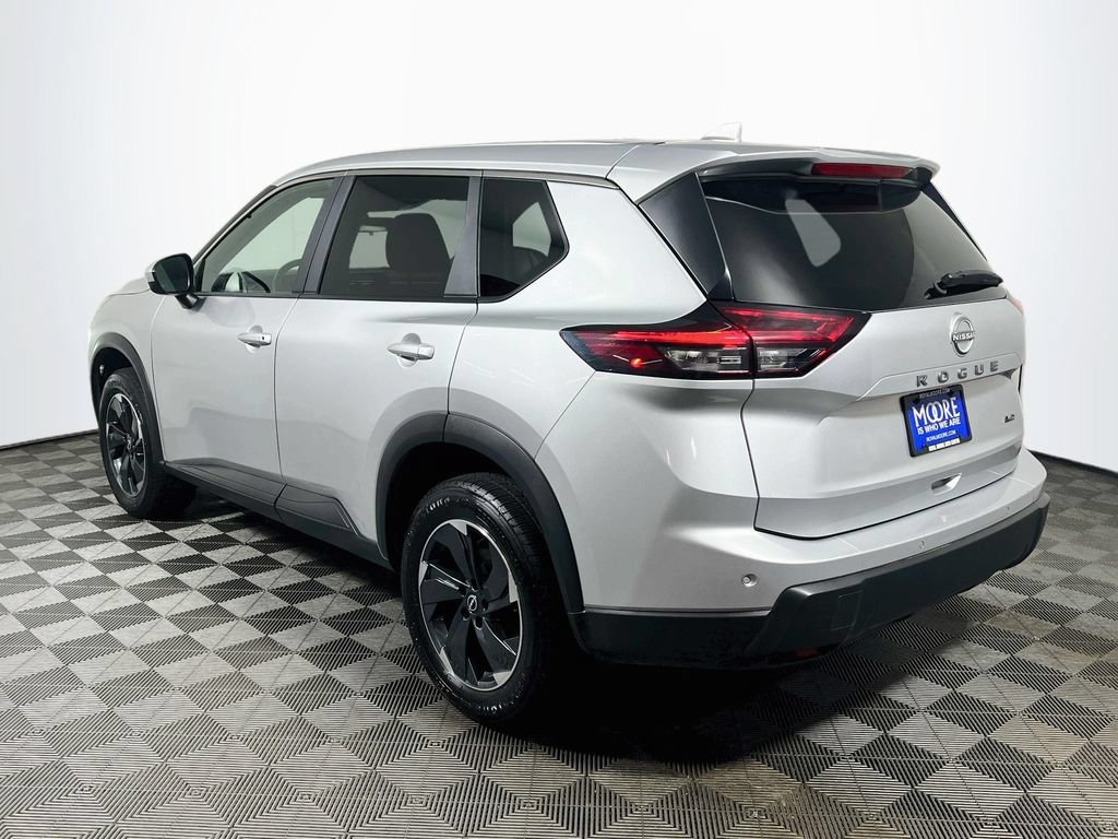 Used 2025 Nissan Rogue SV AWD/4WD image 5