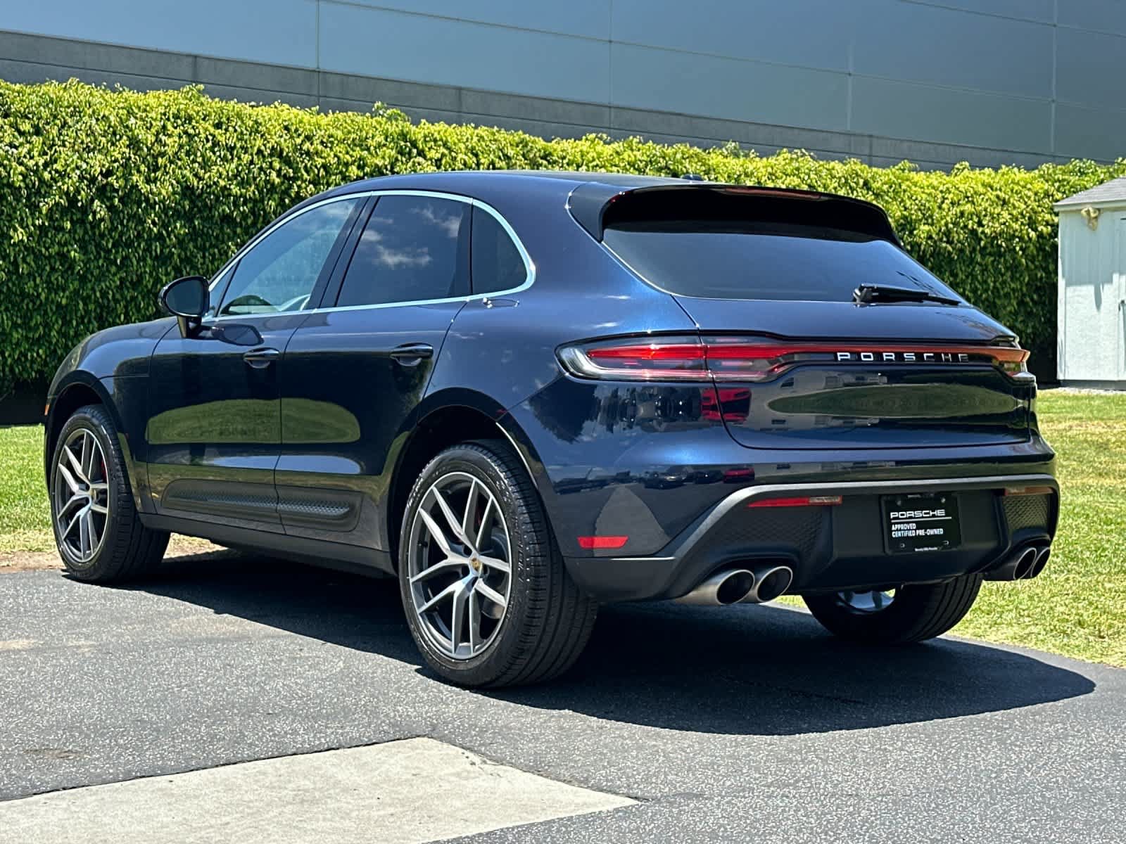 Certified 2023 Porsche Macan S AWD/4WD image 3