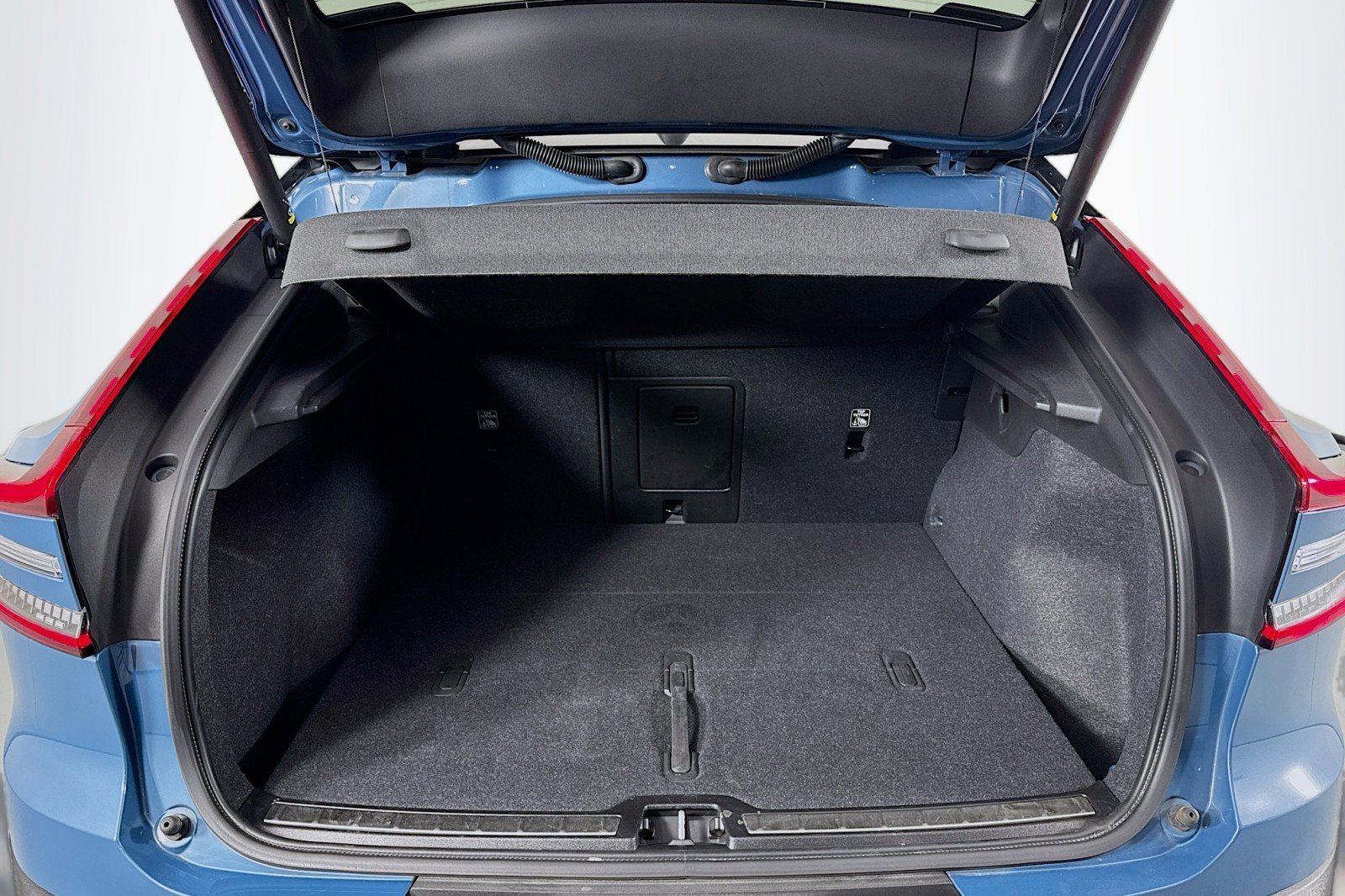 Used 2022 Volvo C40 P8 Recharge Ultimate image 21