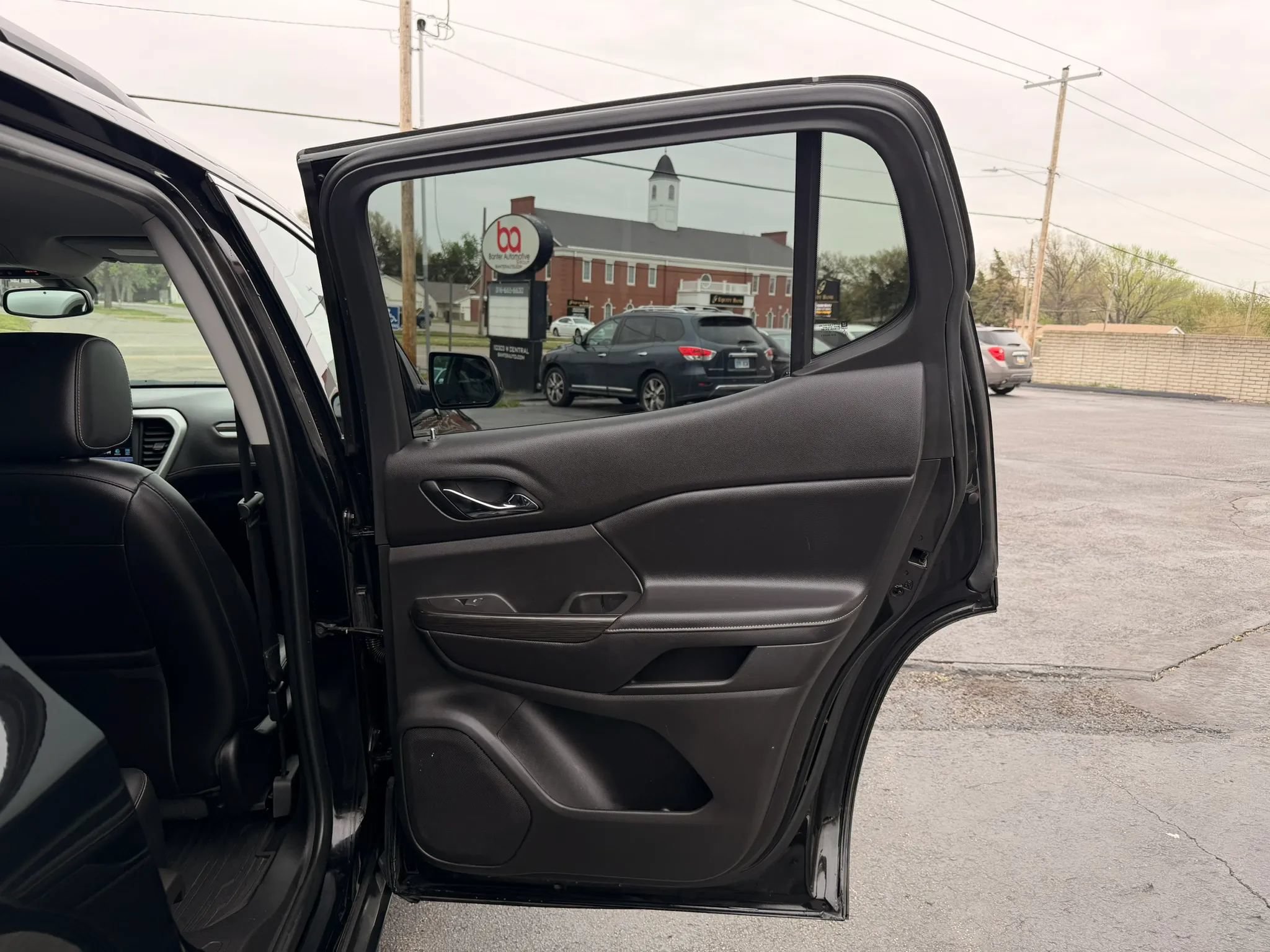Used 2019 GMC Acadia SLT FWD image 28