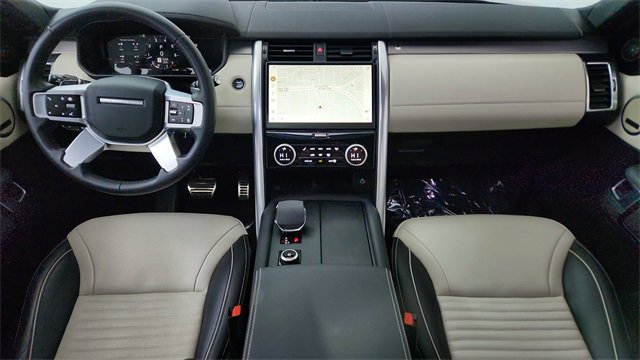 Used 2024 Land Rover Discovery Dynamic SE image 18