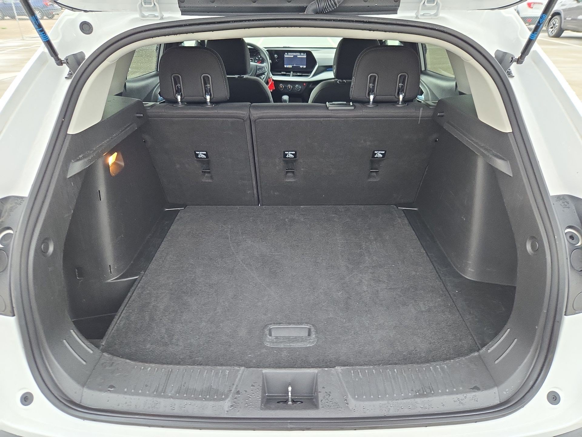 Used 2025 Chevrolet Trax LS FWD image 25