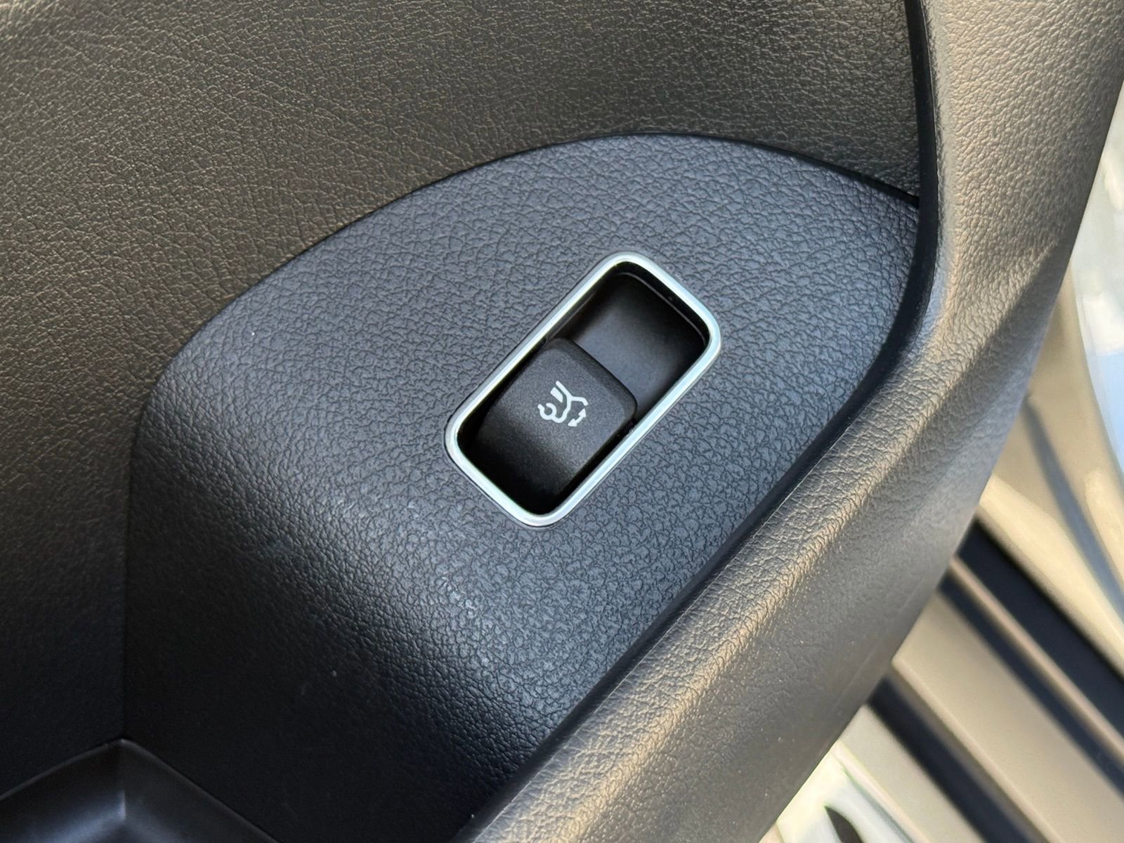 Used 2025 Mercedes-Benz GLS 450 4MATIC image 26