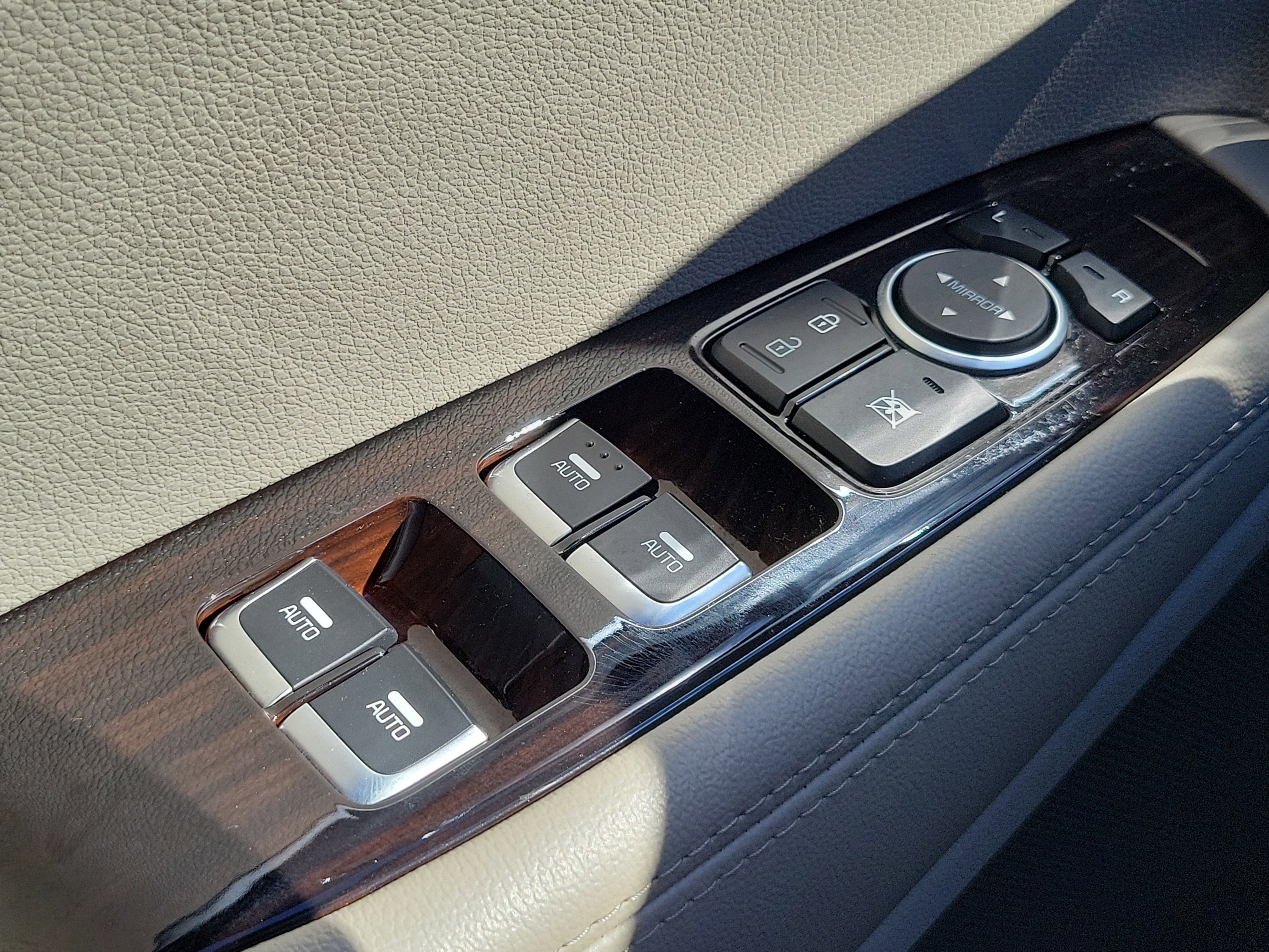 Used 2020 Kia Sorento LX image 25