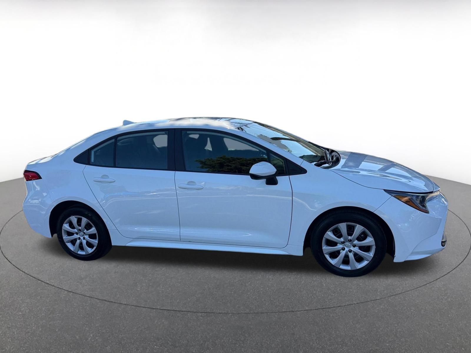 Used 2025 Toyota Corolla LE FWD image 15