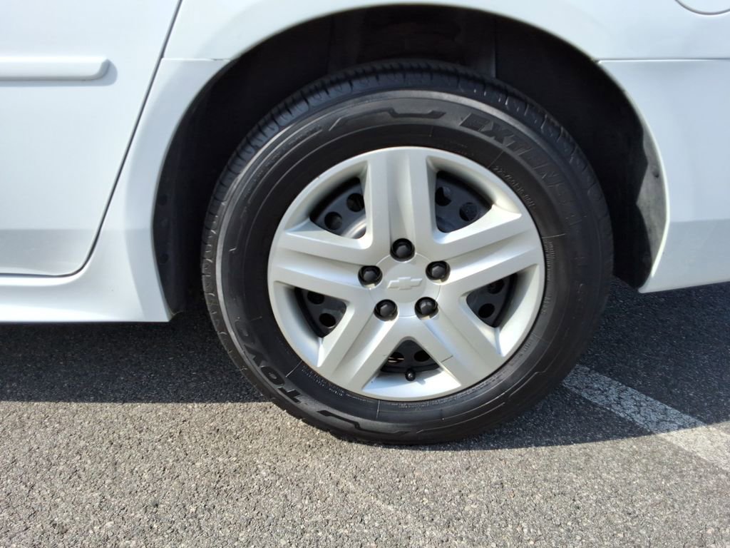 Used 2010 Chevrolet Impala LS FWD image 11
