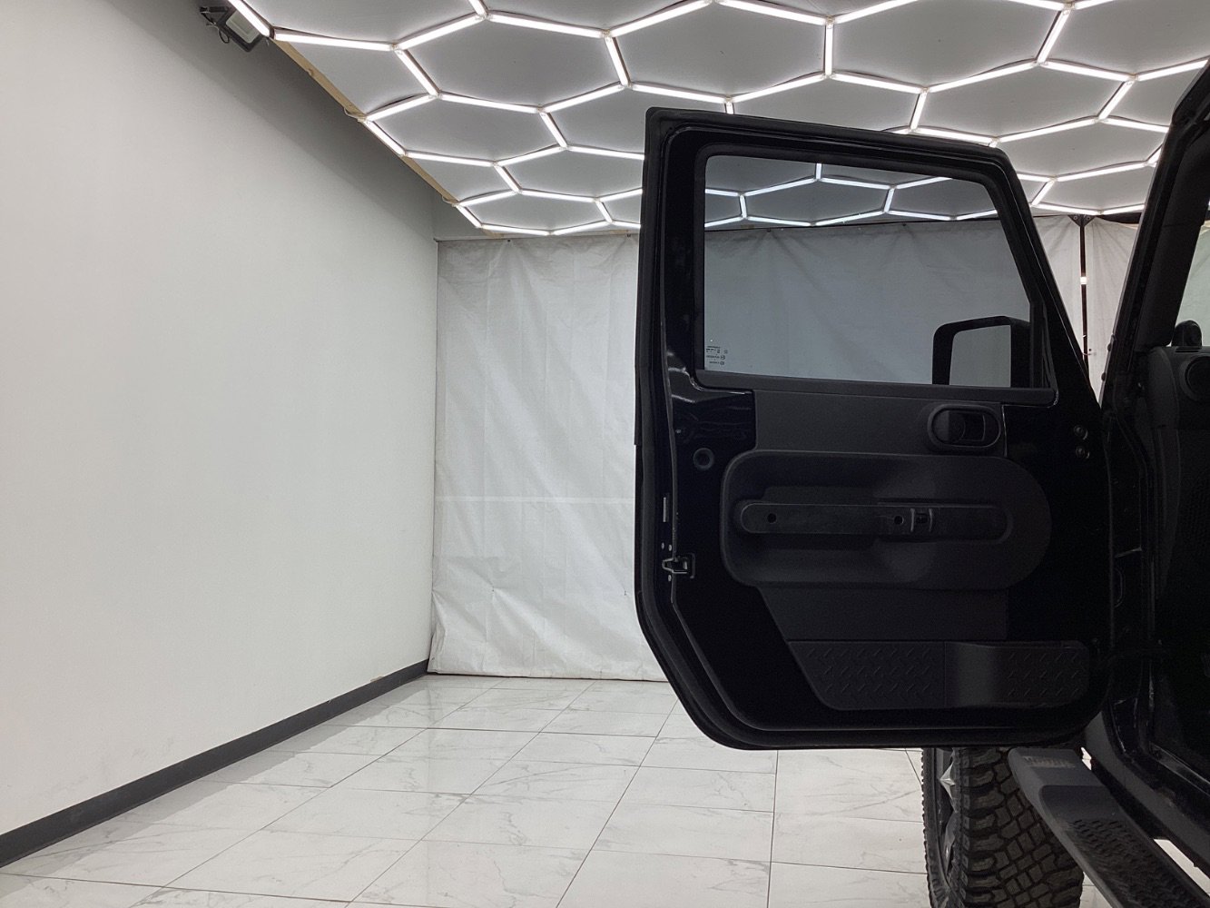 Used 2009 Jeep Wrangler Unlimited Sahara w/ Dual Top Group image 18