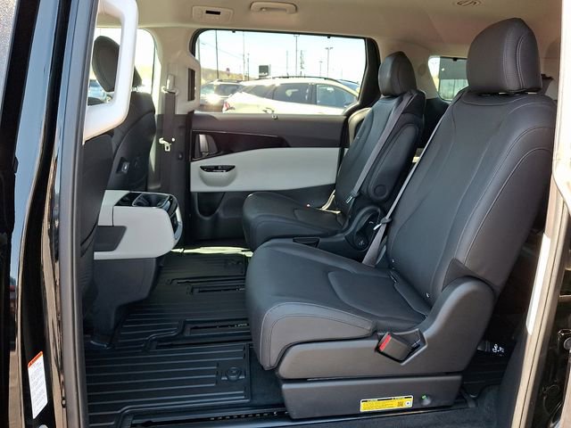 Certified 2024 Kia Carnival EX image 10