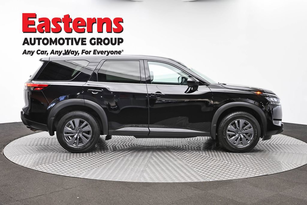 Used 2024 Nissan Pathfinder S AWD/4WD image 4