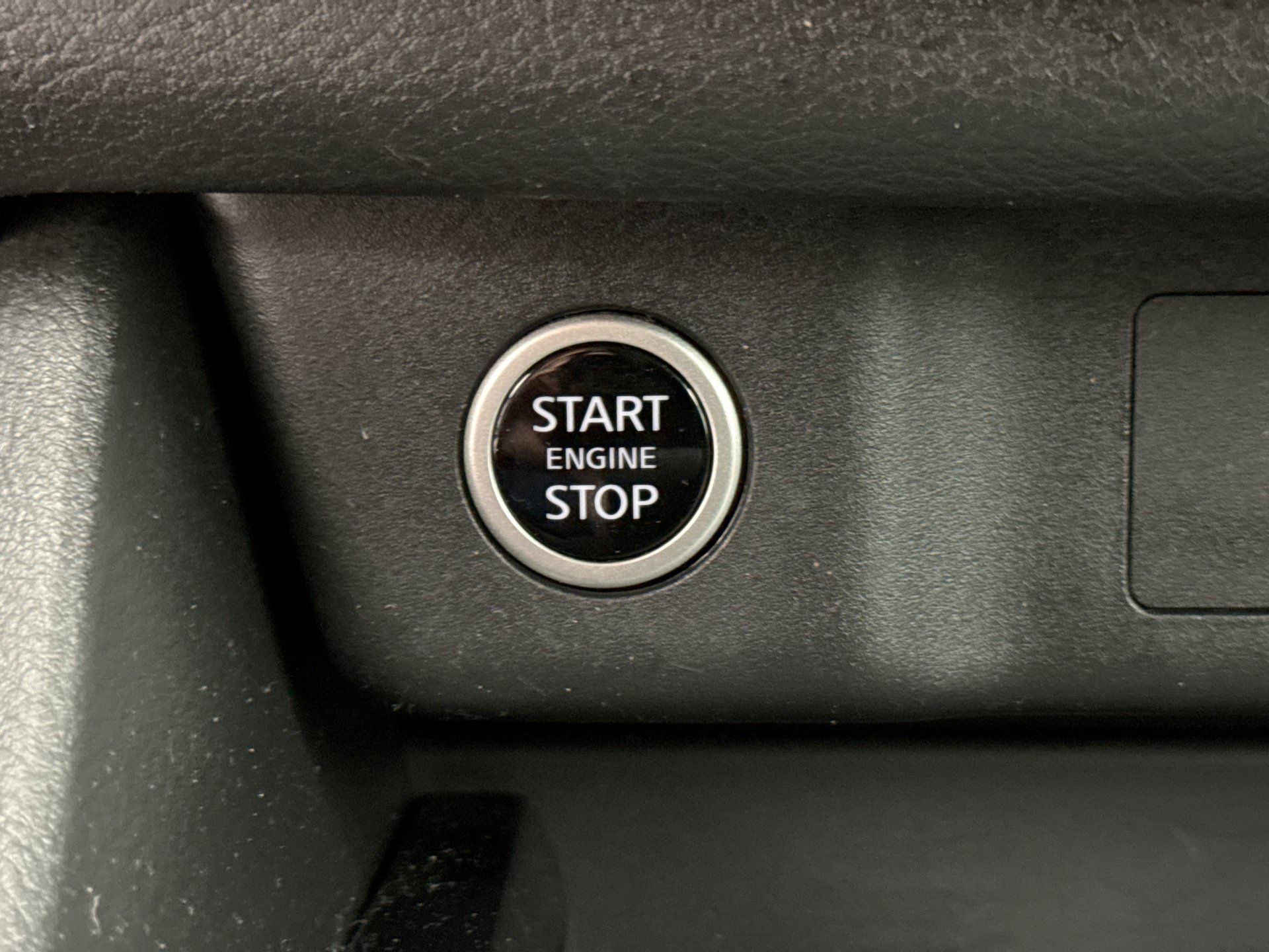 Used 2023 Nissan Rogue S AWD/4WD image 24