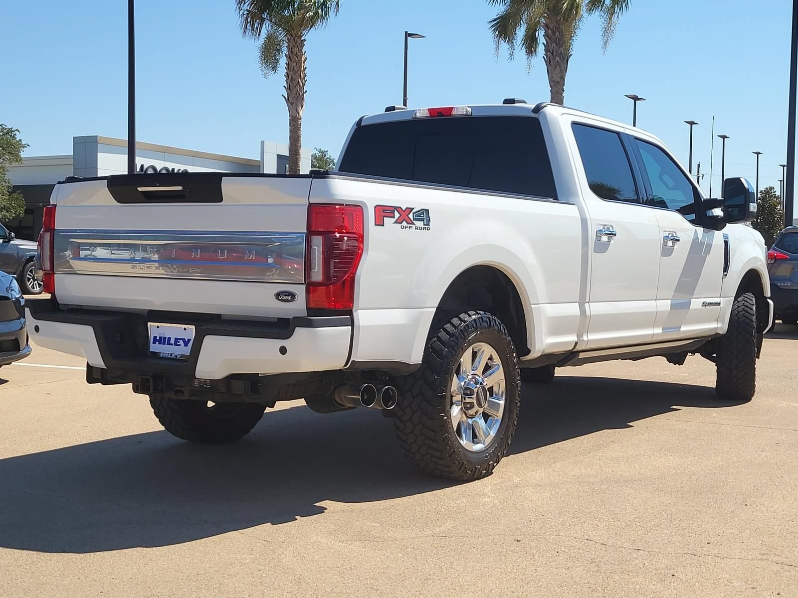 Used 2022 Ford F250 Platinum w/ FX4 Off-Road Package AWD/4WD image 4