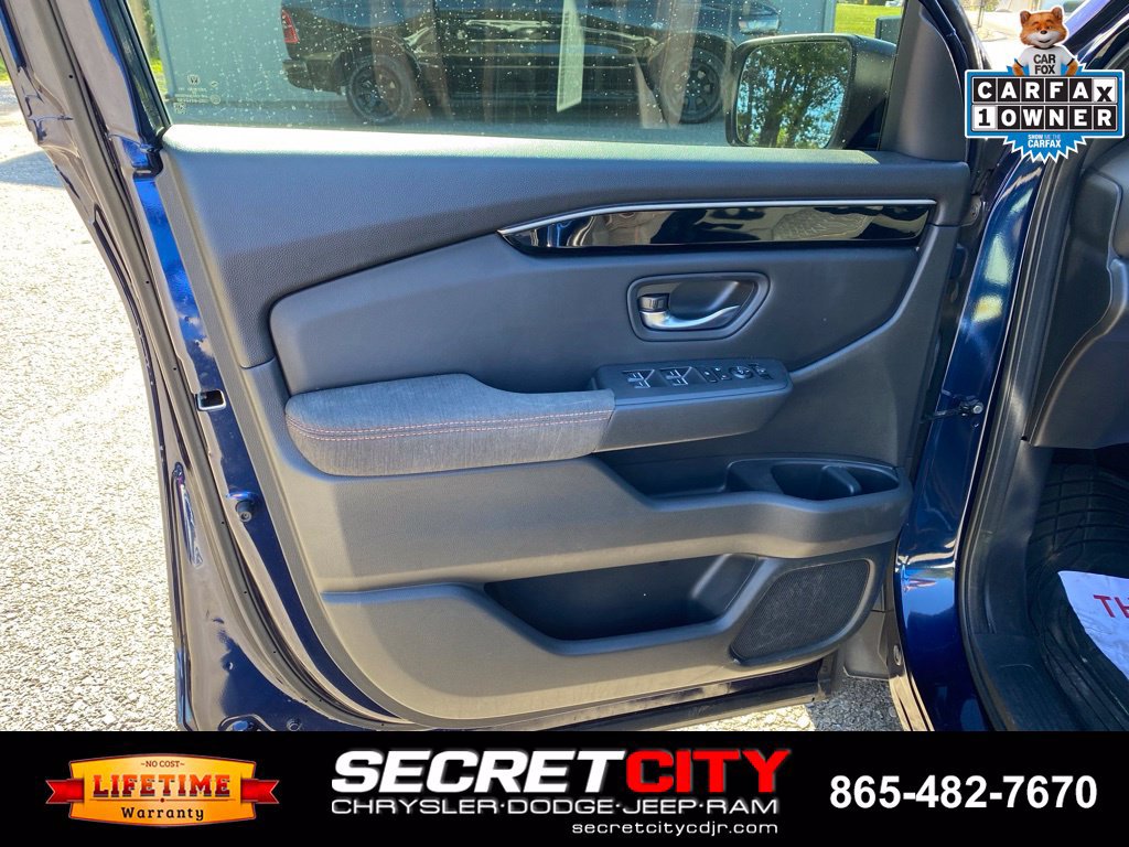 Used 2025 Honda Pilot Sport image 13