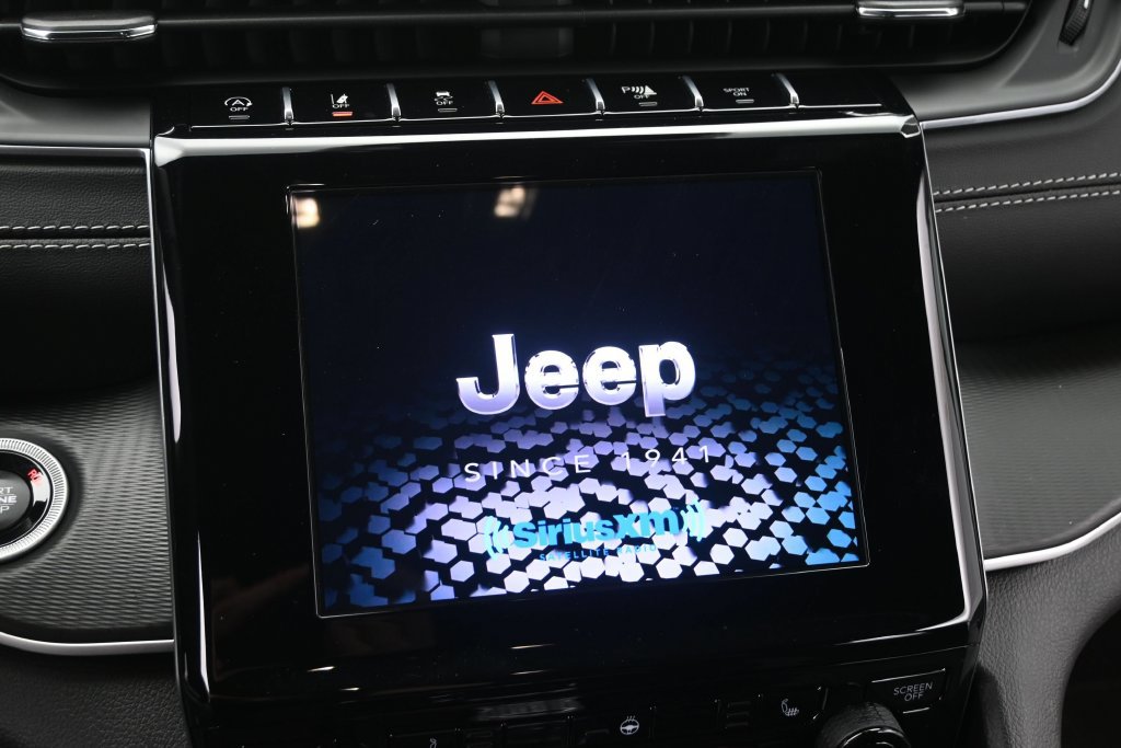 Used 2025 Jeep Grand Cherokee L Laredo w/ Luxury Tech Group I AWD/4WD image 29