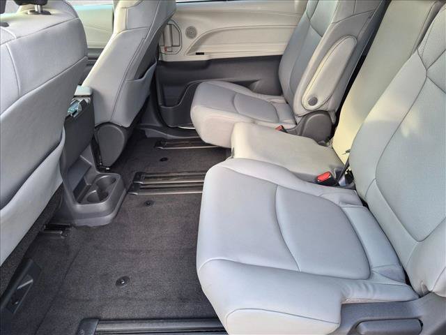 Certified 2021 Toyota Sienna XLE w/ XLE Plus Package FWD image 17
