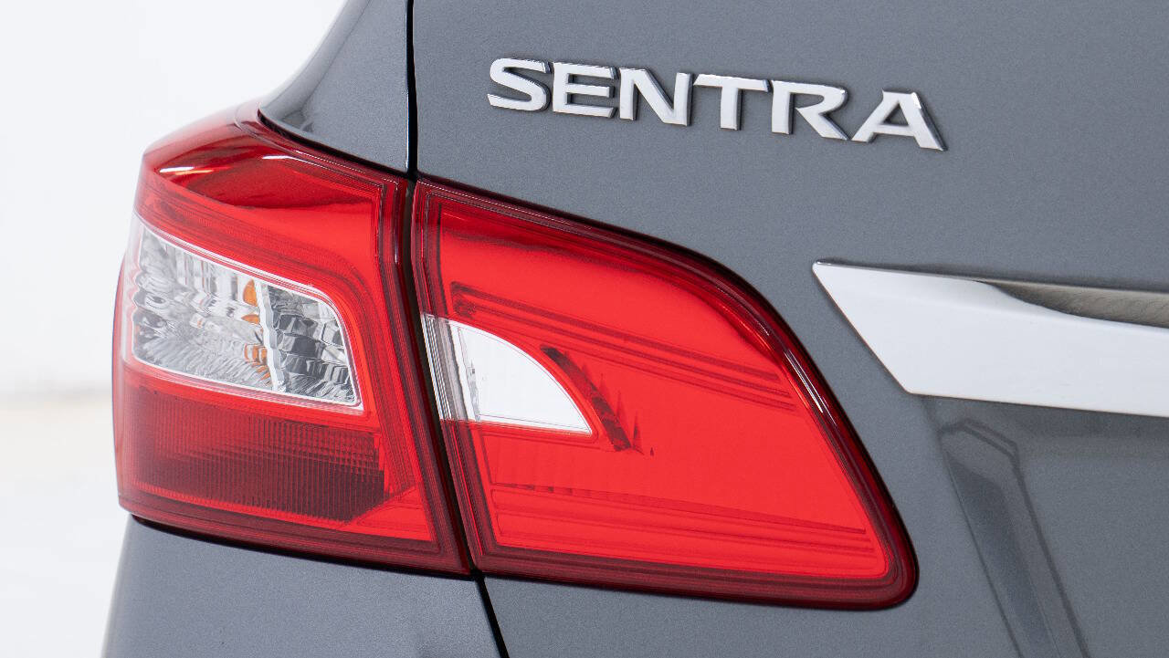 Used 2018 Nissan Sentra SV FWD image 13