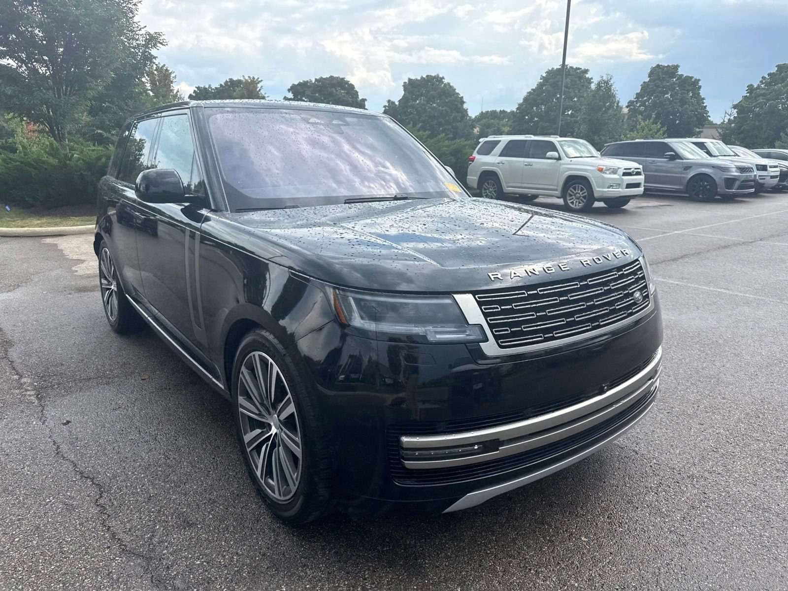 Used 2023 Land Rover Range Rover SE AWD/4WD image 3
