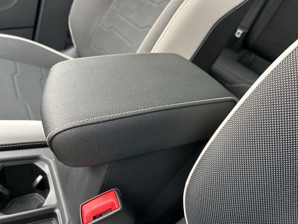 Certified 2025 Volkswagen Taos SE w/ Panoramic Sunroof Package image 38