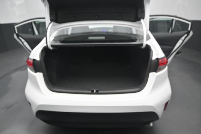 Used 2025 Toyota Corolla LE FWD image 14