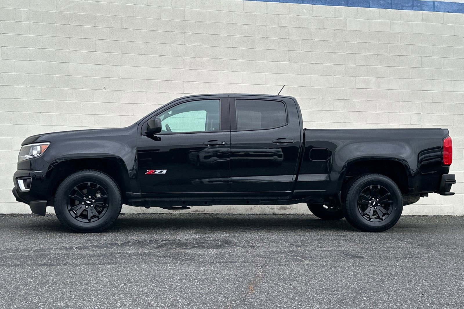 Used 2018 Chevrolet Colorado Z71 w/ Z71 Midnight Edition image 7