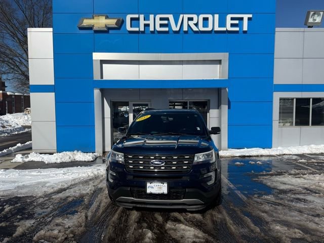 Used 2017 Ford Explorer XLT w/ Equipment Group 202A image 3
