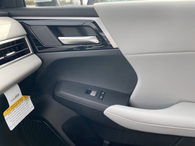 New 2025 Mitsubishi Outlander SE image 33