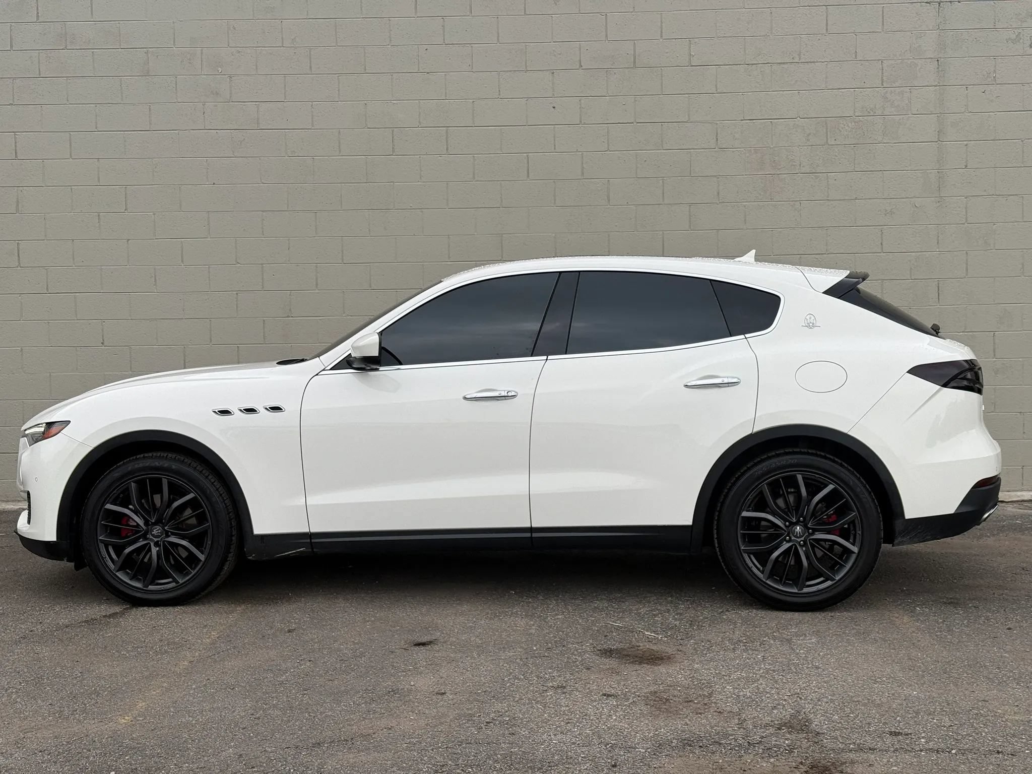Used 2018 Maserati Levante AWD/4WD image 3