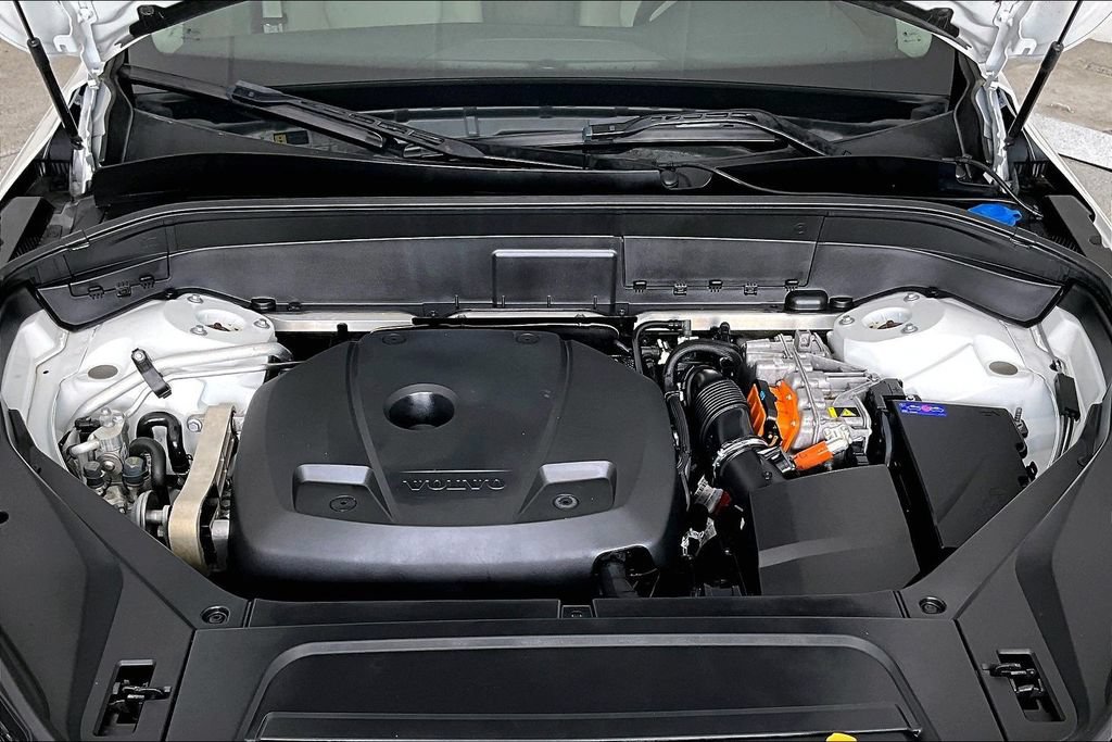 Certified 2024 Volvo XC90 T8 Plus w/ Protection Package Premier AWD/4WD image 11
