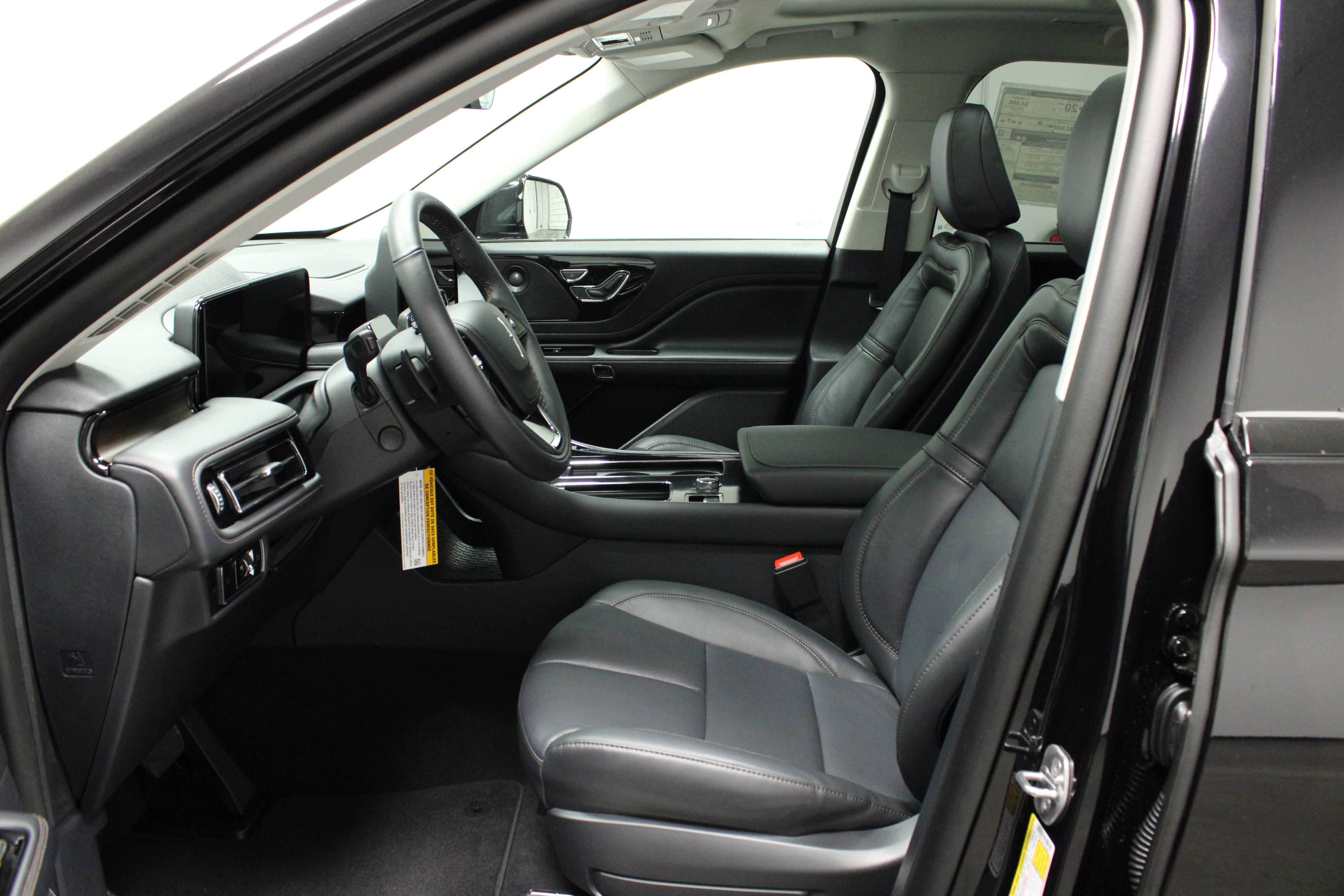 New 2026 Lincoln Aviator Reserve w/ Jet Appearance Package image 13