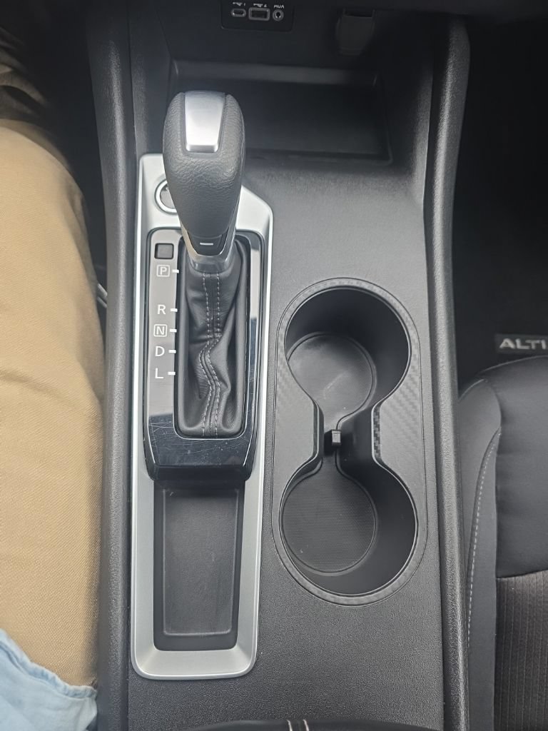 Used 2025 Nissan Altima 2.5 SV FWD image 25