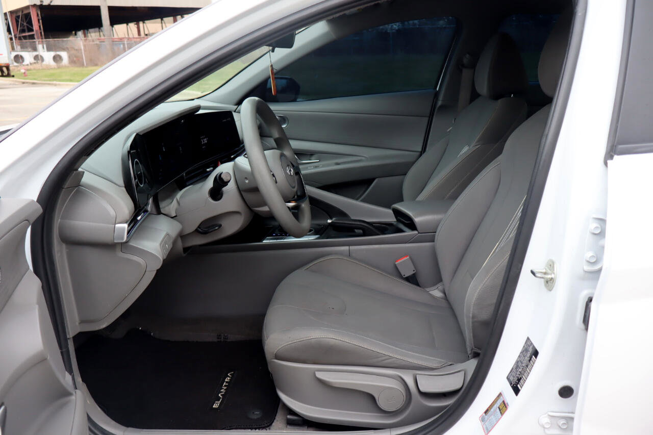 Used 2024 Hyundai Elantra SEL image 17
