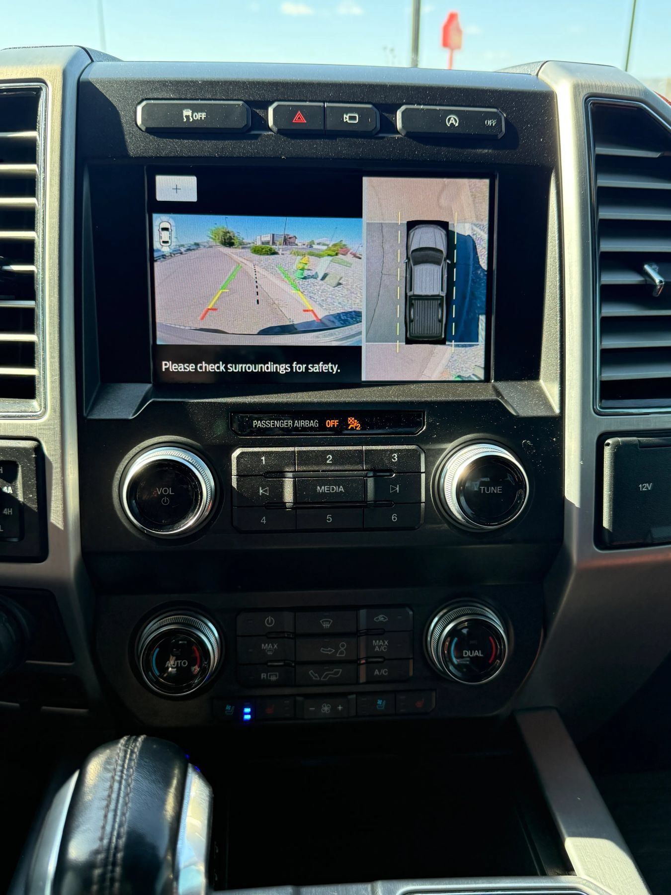 Used 2019 Ford F150 Platinum w/ Technology Package AWD/4WD image 15