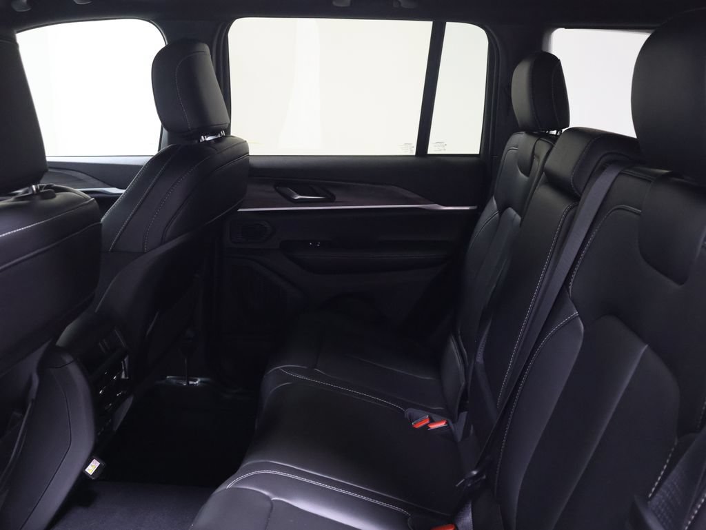 New 2027 Jeep Grand Cherokee Limited AWD/4WD image 10