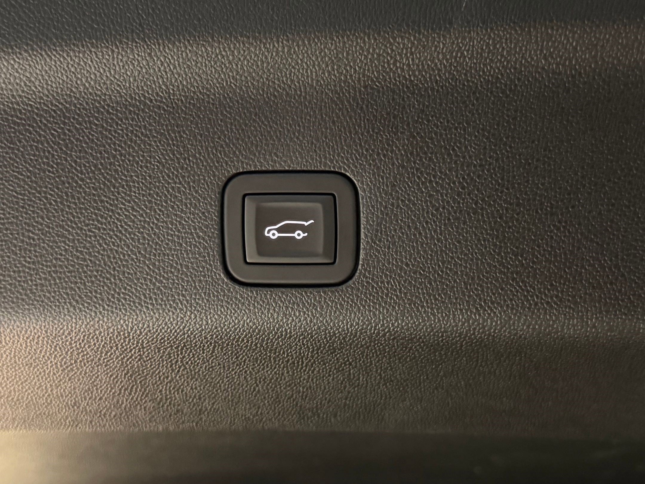 Used 2025 Chevrolet Suburban RST w/ Comfort Package image 44