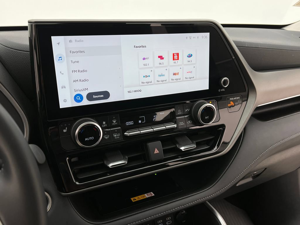 Used 2024 Toyota Highlander XLE image 22