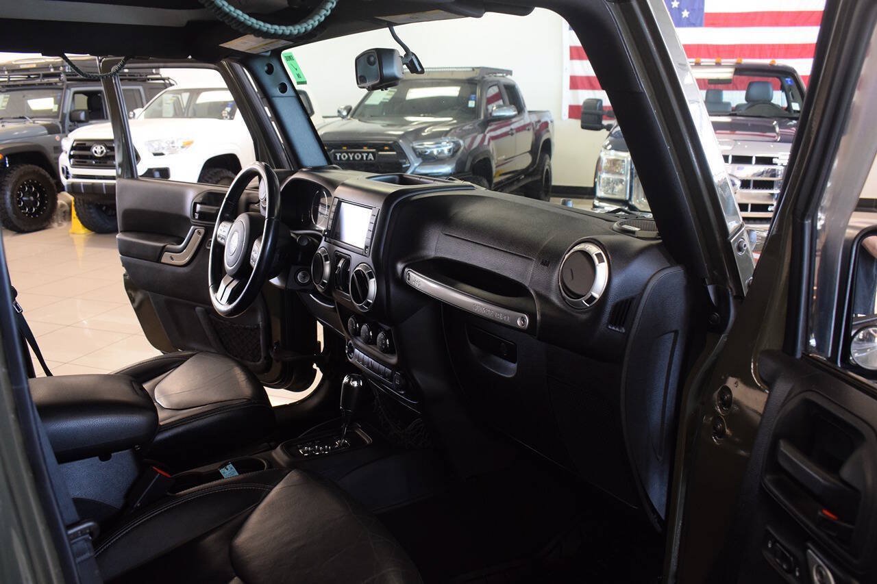 Used 2015 Jeep Wrangler Unlimited Sahara w/ Dual Top Group AWD/4WD image 42