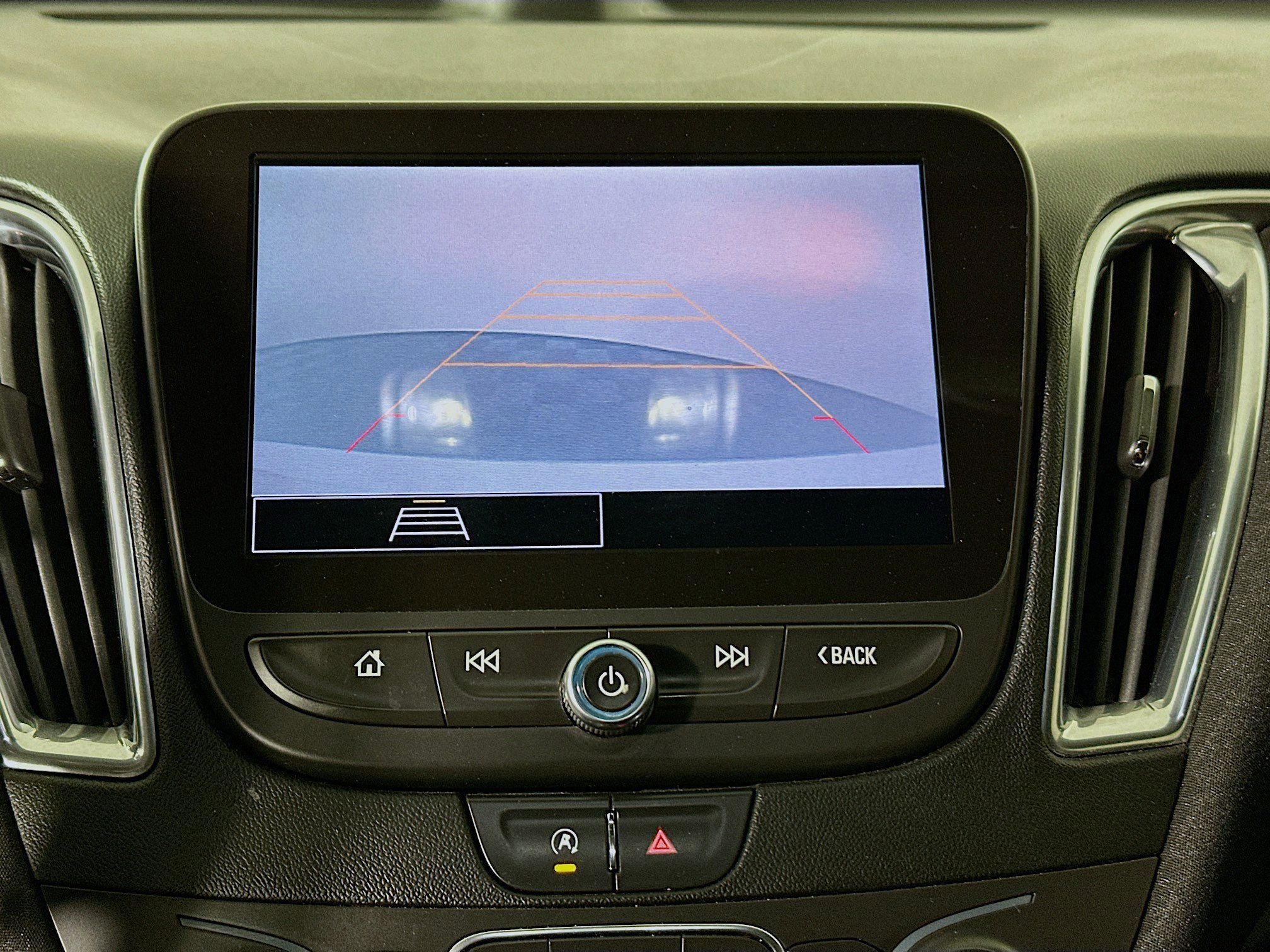 Used 2021 Chevrolet Malibu LT FWD image 25