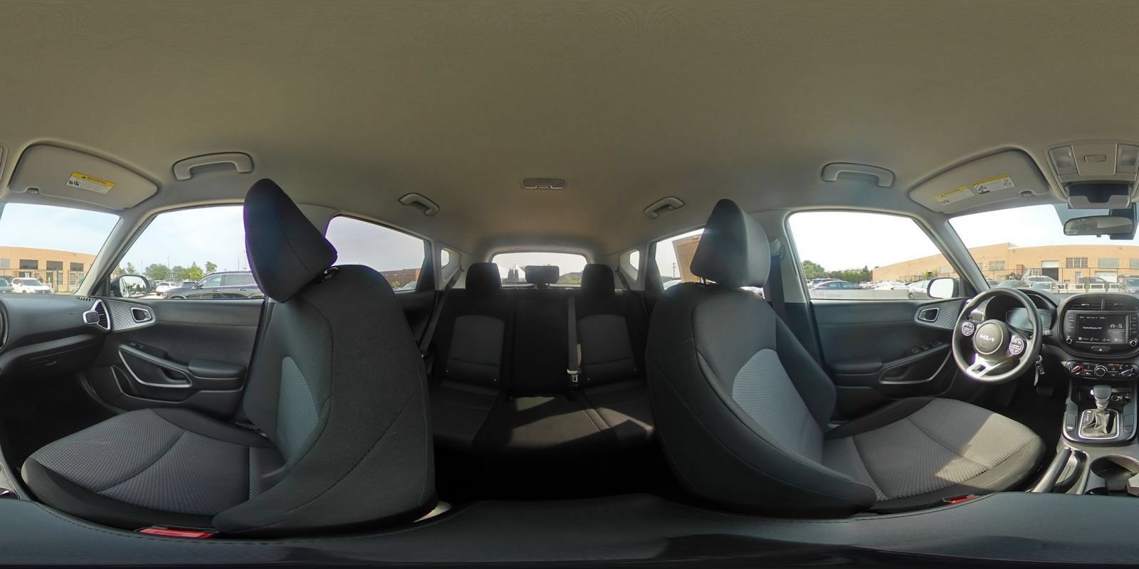 Used 2025 Kia Soul LX w/ LX Technology Package FWD image 39