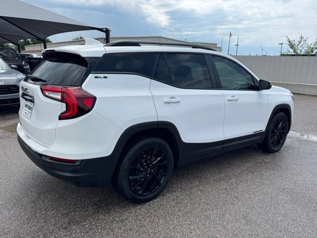 Used 2024 GMC Terrain SLE w/ Driver Convenience Package FWD image 5