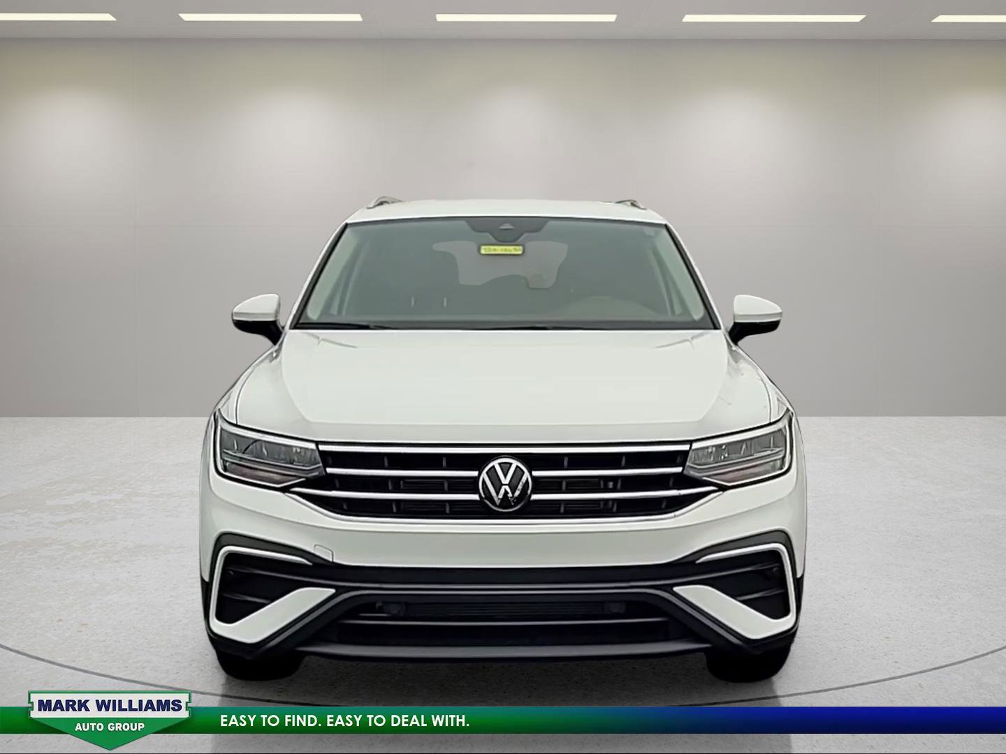 Used 2024 Volkswagen Tiguan SE image 2