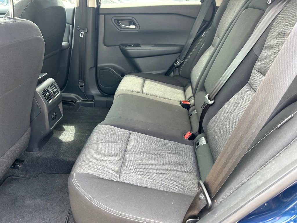 Used 2025 Nissan Rogue SV image 14