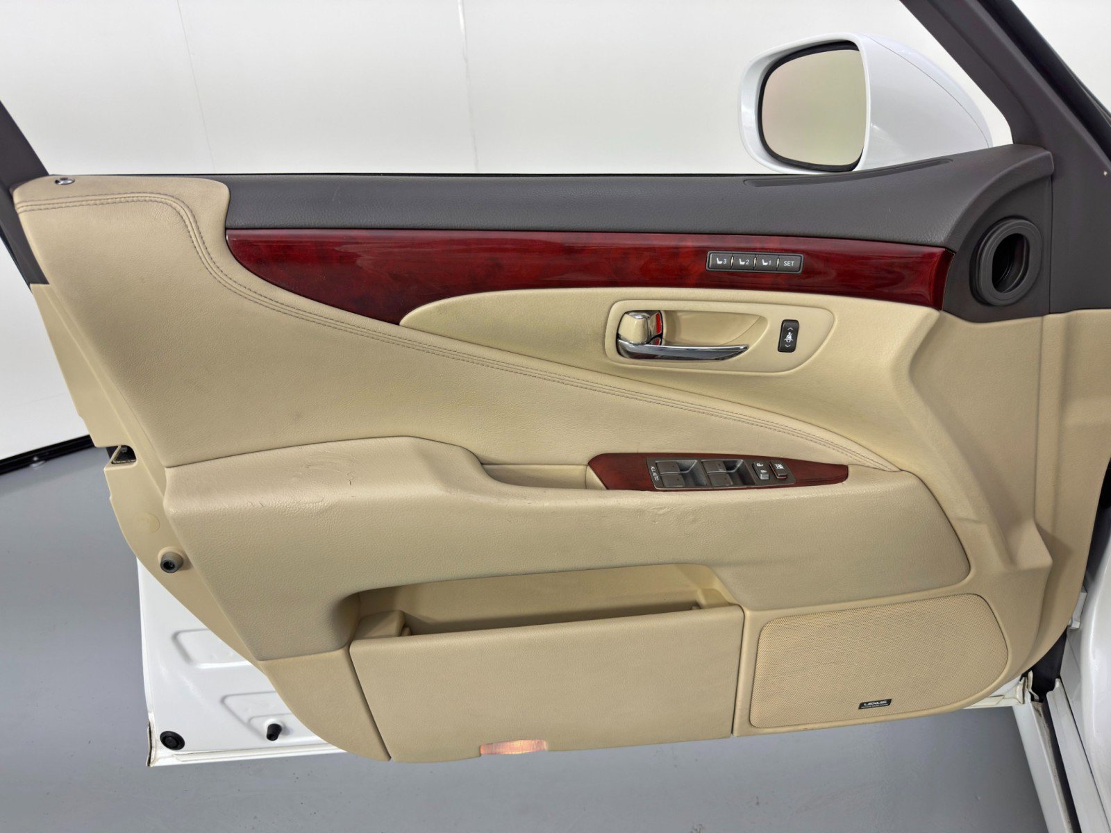 Used 2012 Lexus LS 460 w/ Comfort Pkg image 40