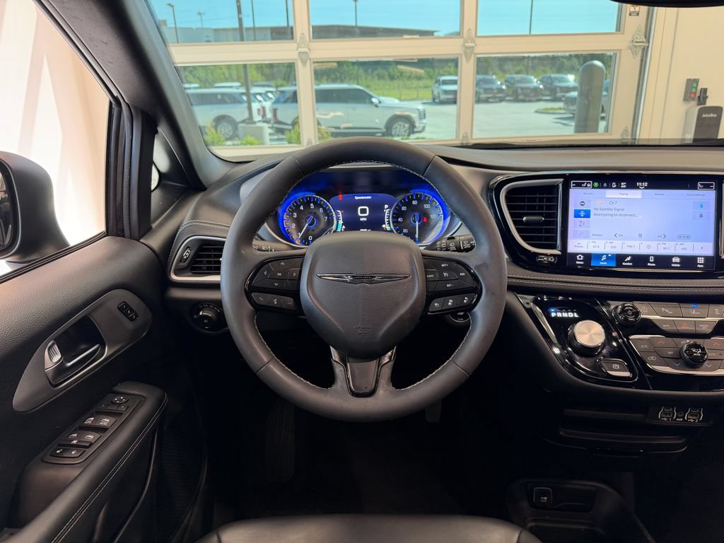 Used 2023 Chrysler Pacifica Touring-L w/ S Appearance Package AWD/4WD image 14