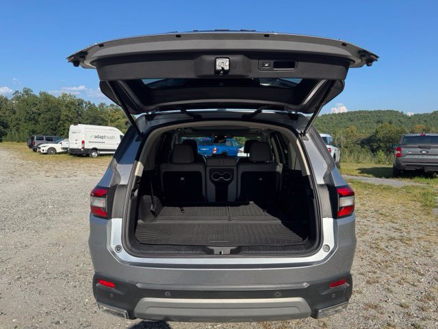 Used 2025 Honda Pilot Touring image 9